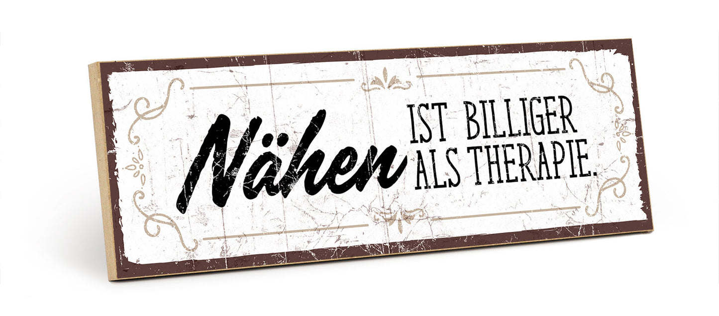 Holzschild mit Spruch - Nähen ist billiger als Therapie – HS-KQ-00566